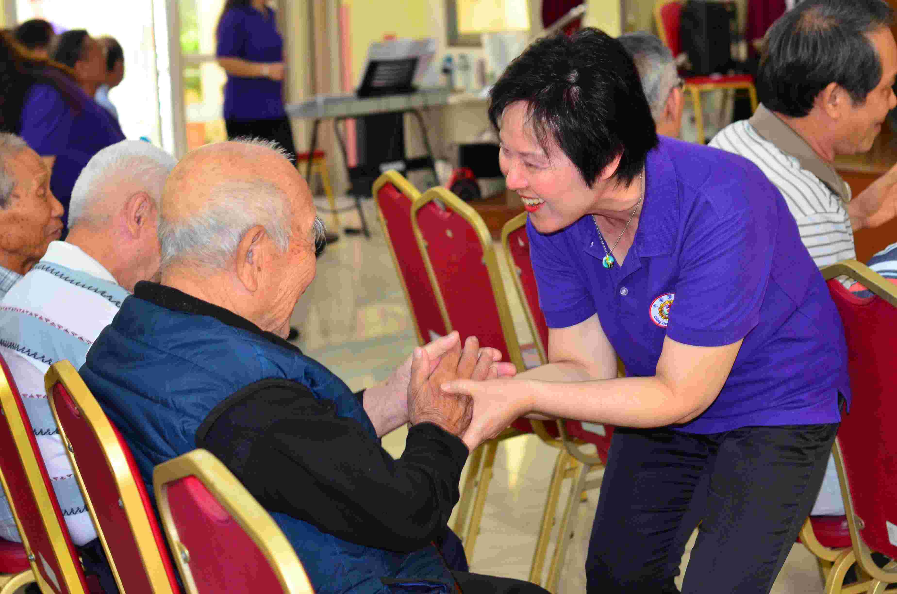 「擎天合唱團」蒞臨岡山榮家巡迴演唱