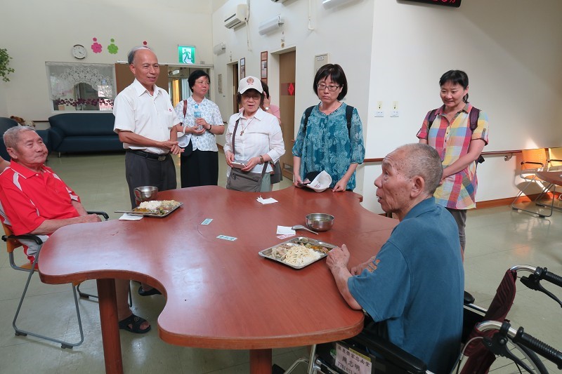 104年4月20日專業交流~聖功基金會蒞屏東榮家參訪失智園區