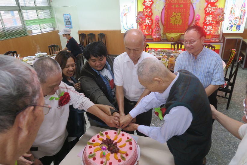 104年11月26日屏東榮家歡慶十一月份慶生會~祝福滿榮家