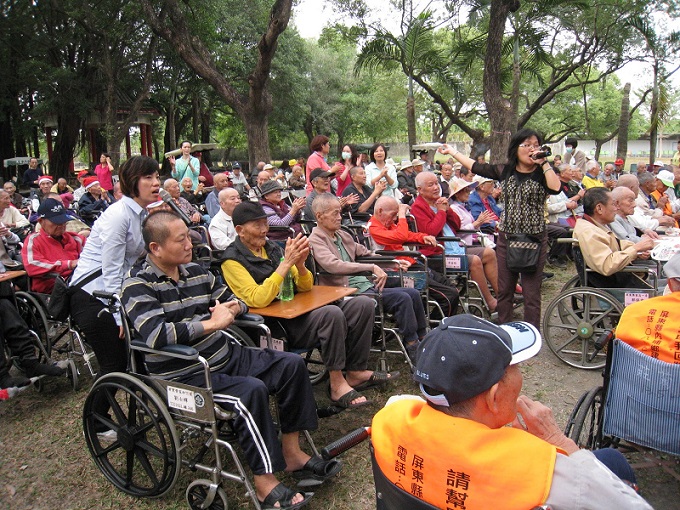 104年12月24日屏東榮家「與榮民有約」~傾聽聲音