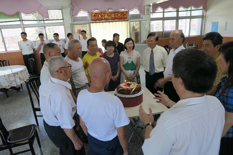 104年5月14日屏東榮家歡慶五月份慶生會~祝福滿滿