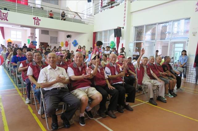 104年8月1日幼兒園畢業典禮~榮家爺爺歡喜同樂送祝福