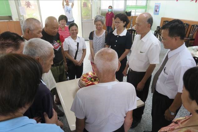 104年8月18日歡慶八月份慶生會~祝福滿榮家