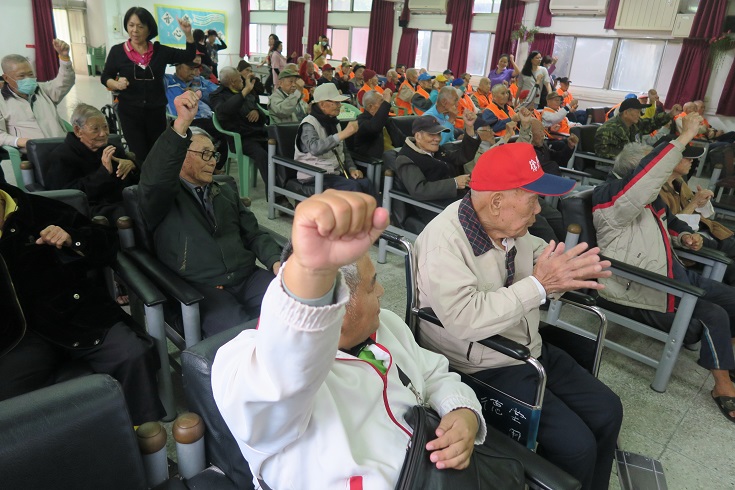 105年03月14日威盛信望愛蒞屏東榮家舉辦復活節活動~榮民歡喜同樂