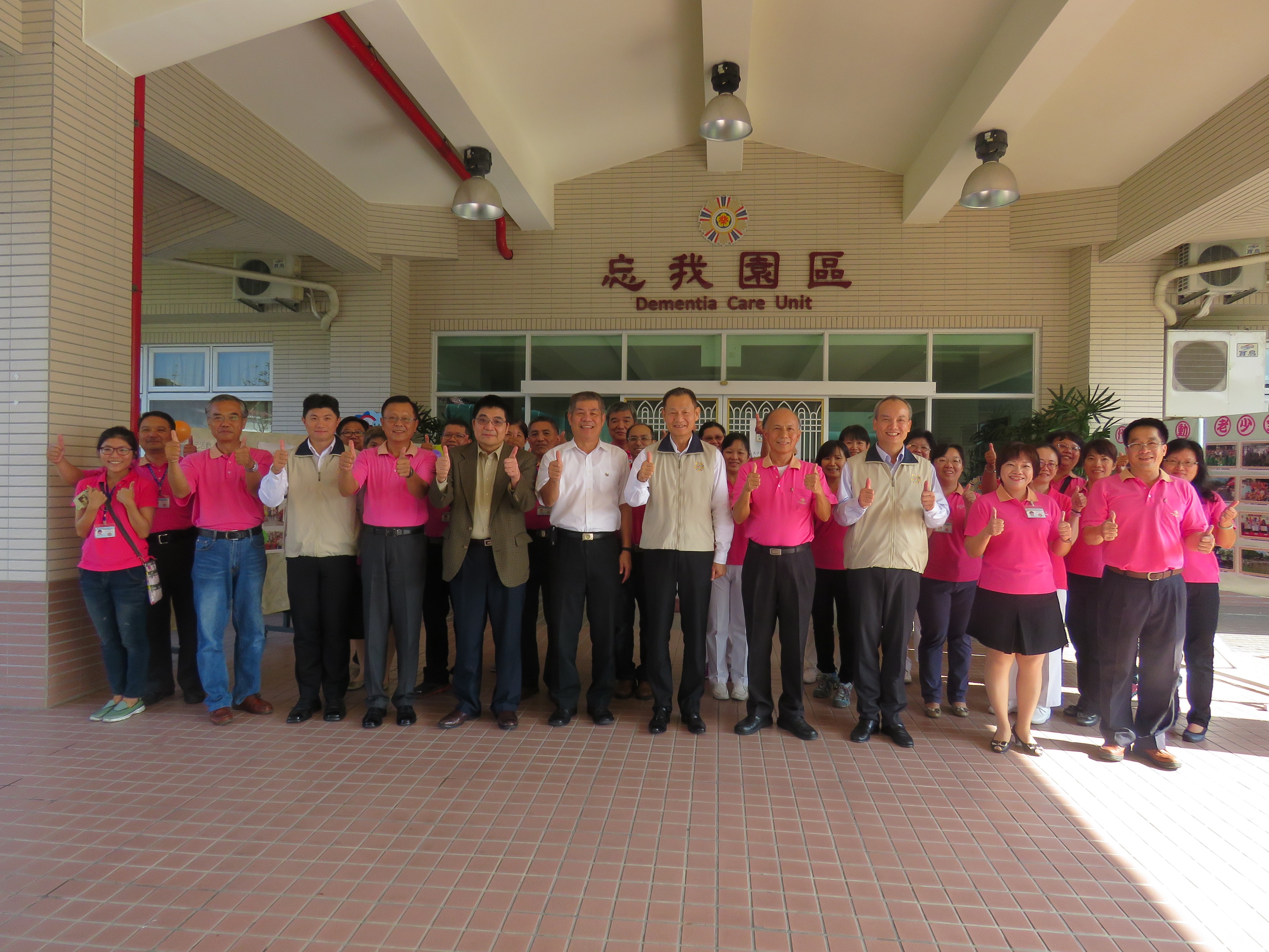 主任委員關懷屏東榮家榮民，並為榮民史蹟館揭牌