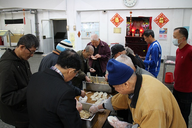 大年初一包元寶