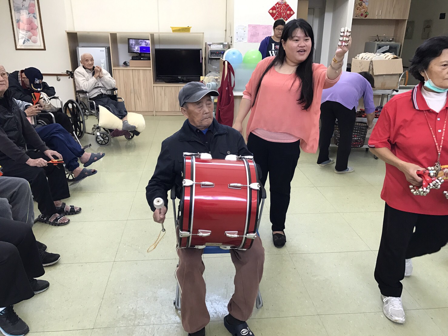 106年2月15日軍歌音樂勾起往日情^_^忘我堂照護花絮