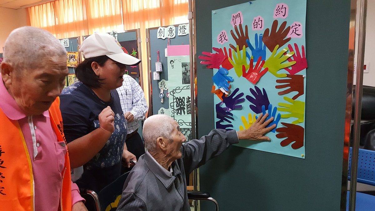 106年03月02日屏東榮家樂齡學院結業式~榮伯健康樂活、收穫滿滿