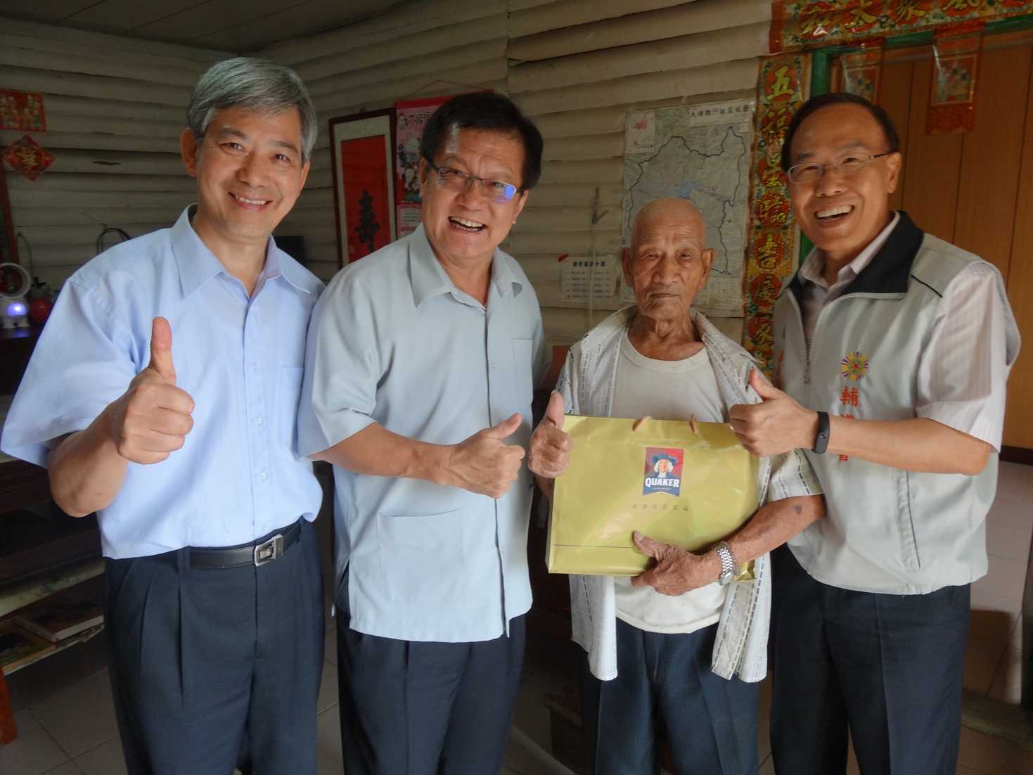 106年6月9日副主委拜訪大埔鄉百歲榮民