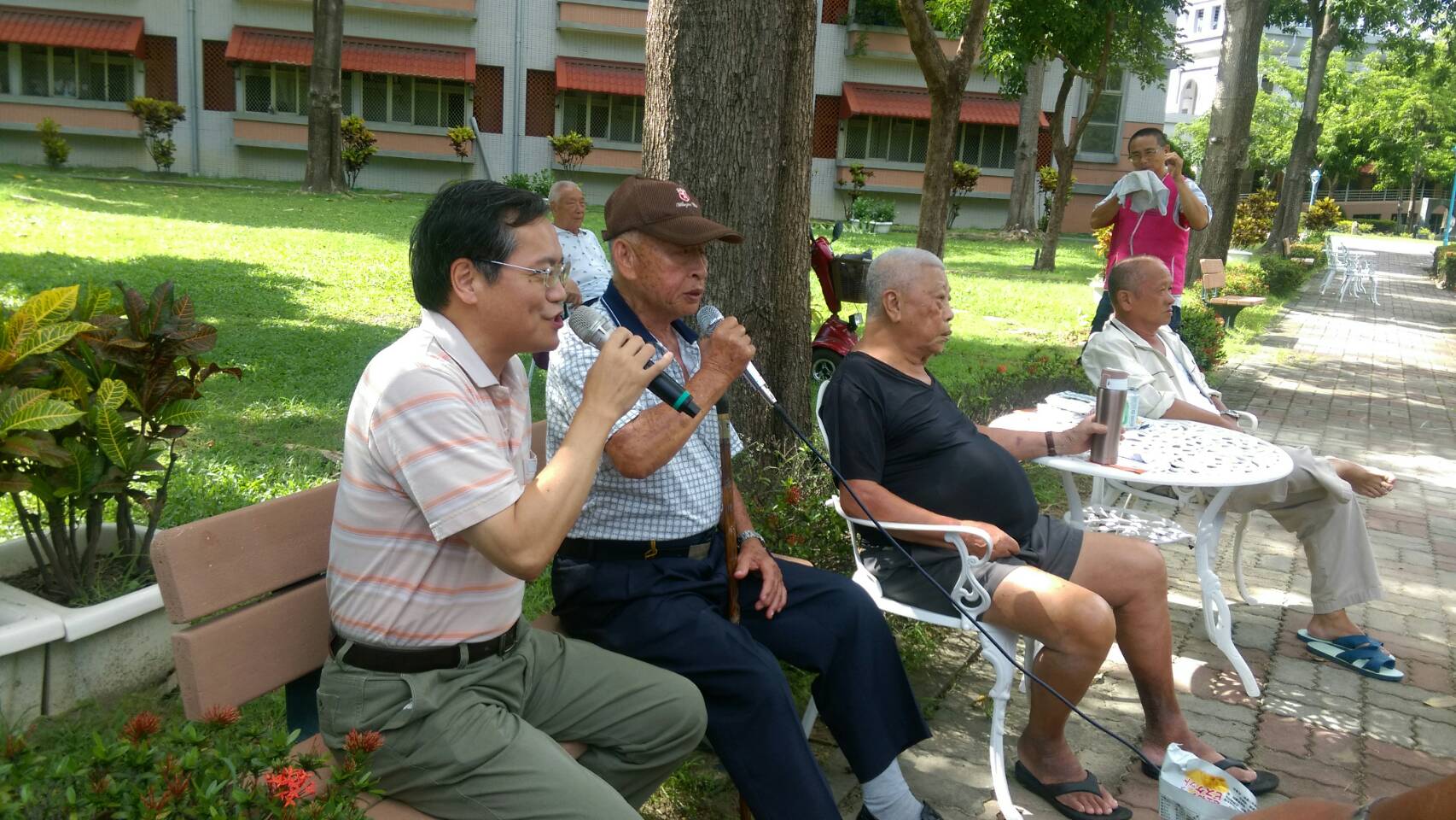 106年06月23日社會局長青中心文康休閒車 戶外卡拉OK歡唱活動