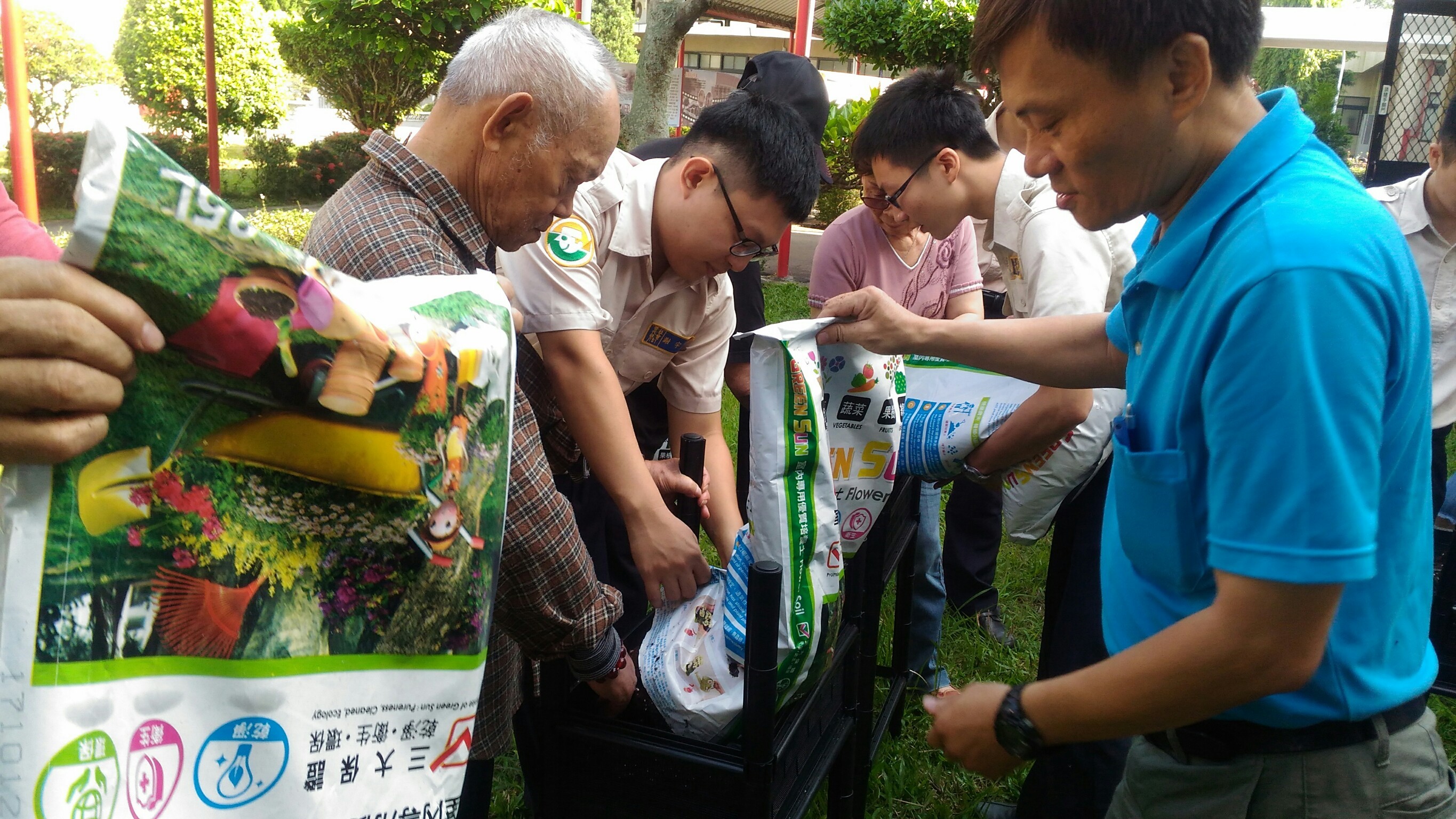 中彰榮家舉辦環境療癒園藝活動