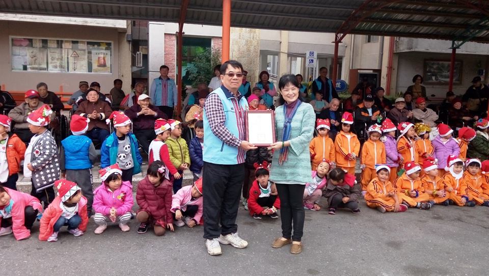 106.12.18 四維幼稚園蒞家關懷住民歡度聖誕活動