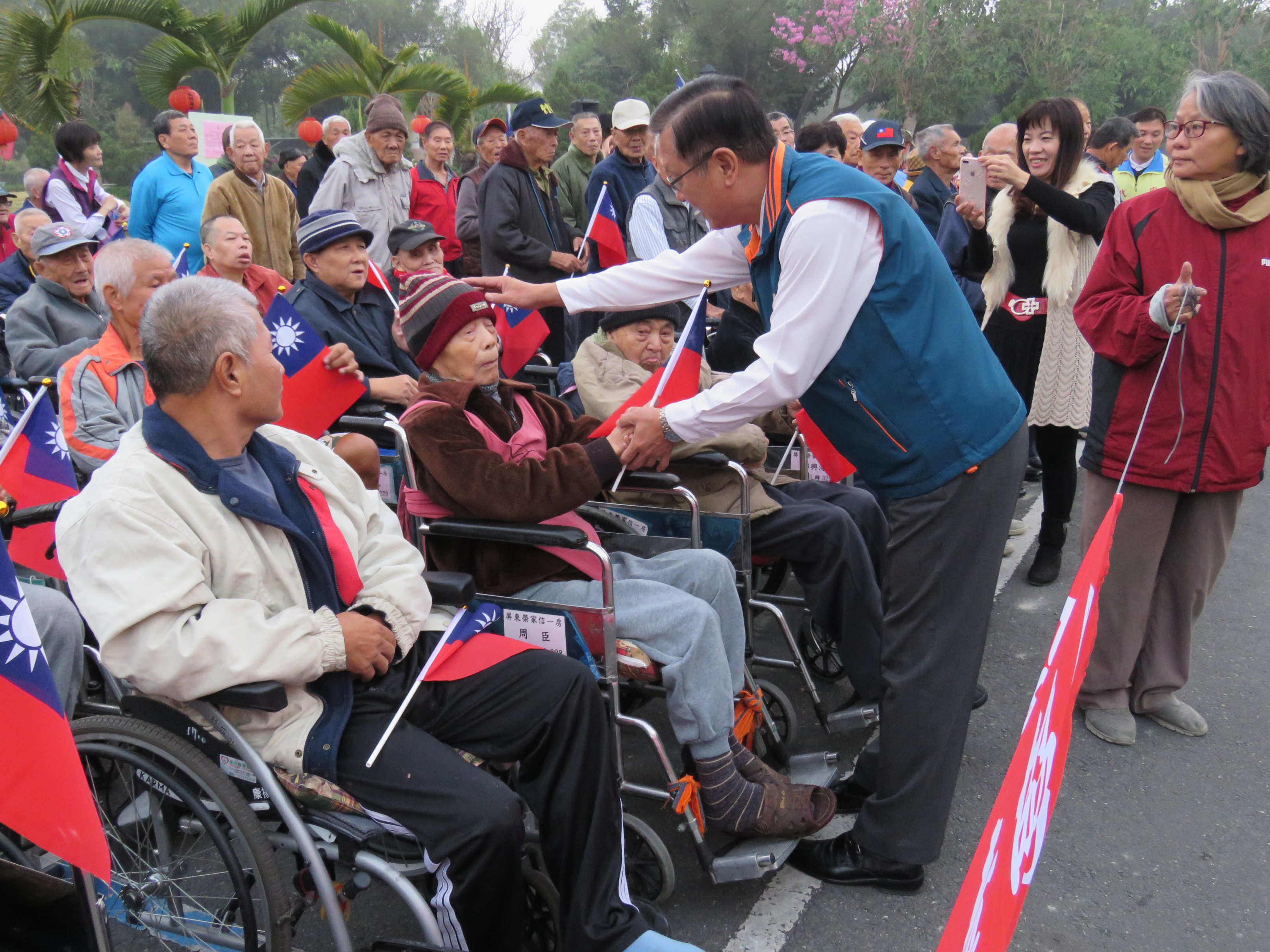 107年01月01日 百歲榮伯熱鬧參加屏東榮家升旗典禮