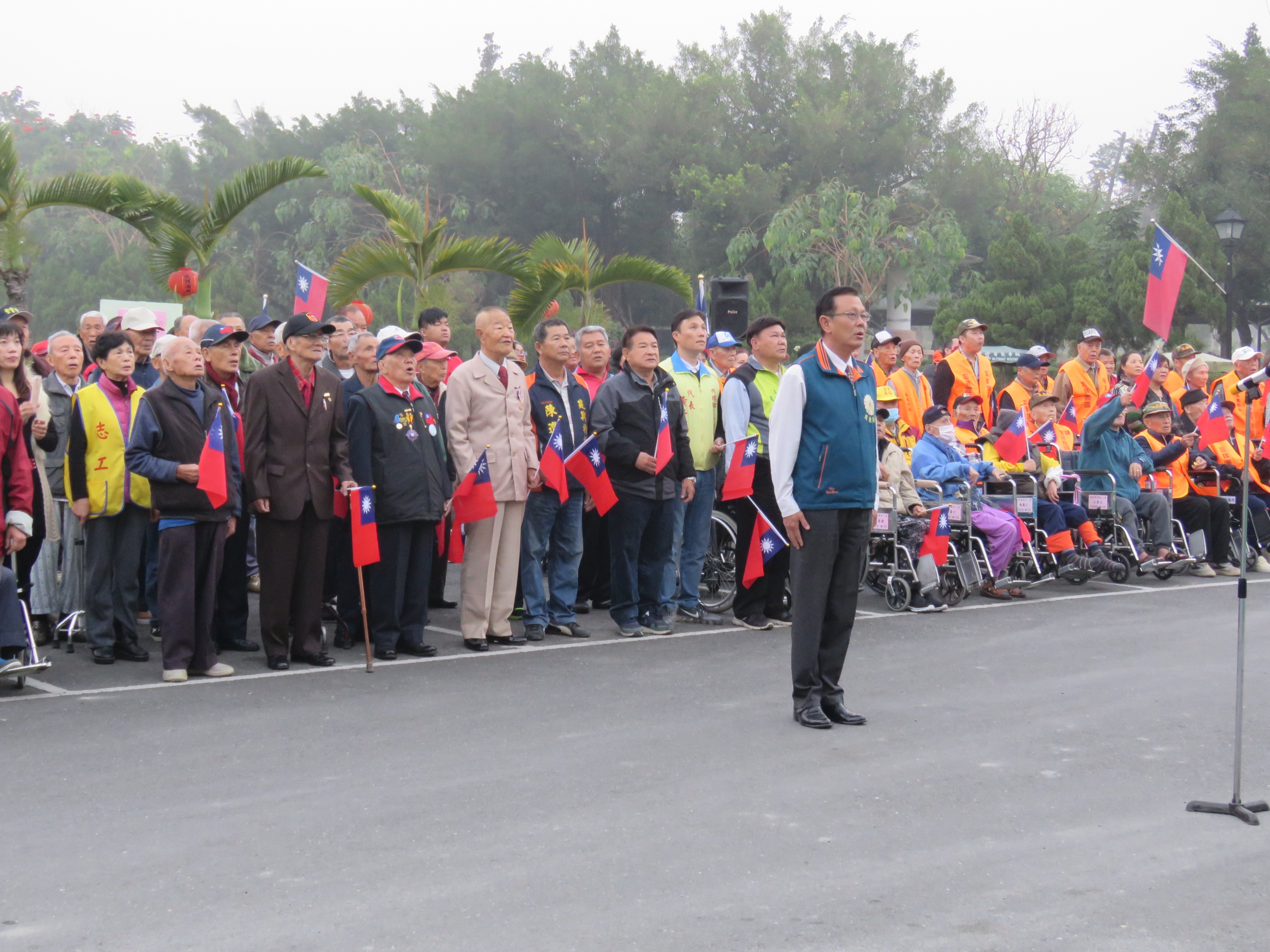 107年01月01日 榮伯熱鬧參加屏東榮家及彰化農場高雄園區升旗典禮，歡喜迎接107年元旦!