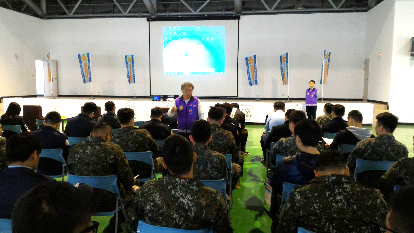 屆退官兵權益說明  榮服處提供就學就業職訓服務