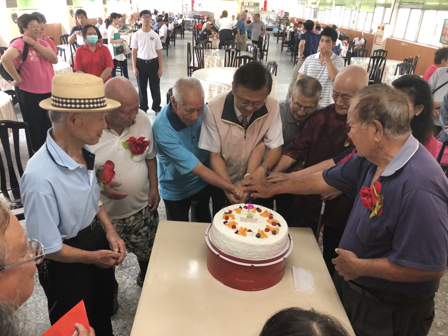 107年04月27日屏東榮家歡度65週年家慶系列活動暨四月份慶生餐會