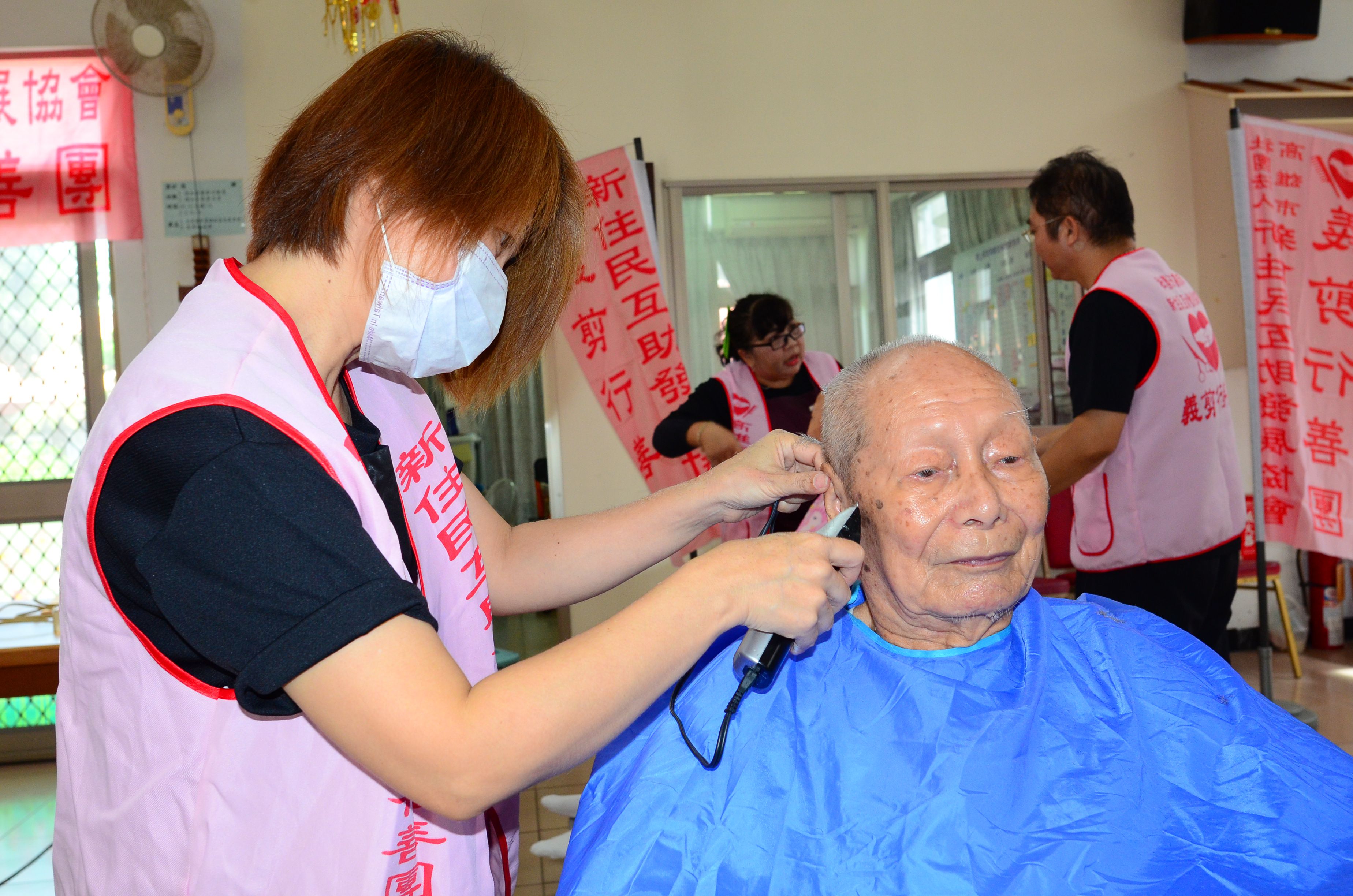 1070821社團法人高雄市新住民互助發展協會愛心至養護堂義剪