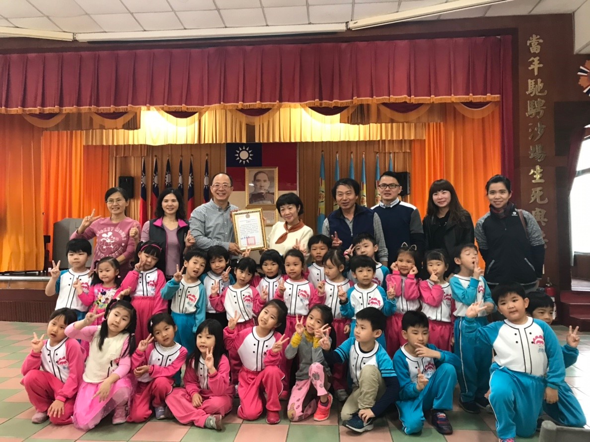 108年1月15日 崇明國小附設幼兒園敬老服務