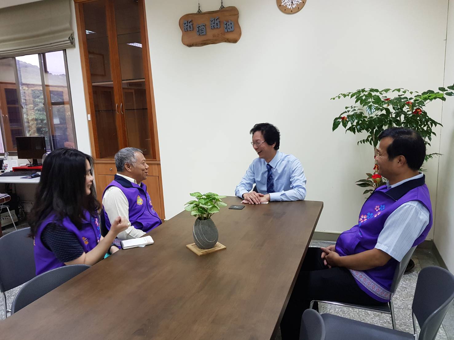 花蓮縣榮民服務處與花蓮縣衛生局攜手反毒，宣導共照中心及社區據點資源使用