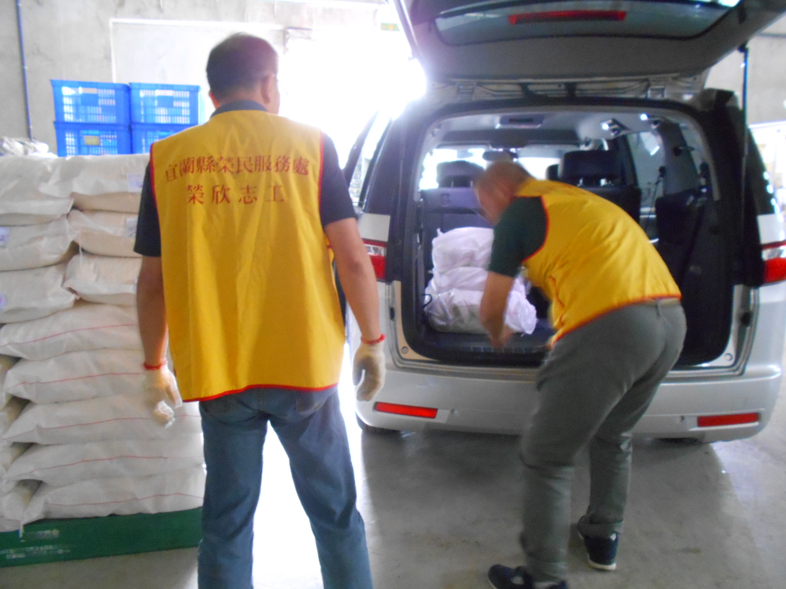 宜蘭縣榮民服務處申請社會救助糧，於端午節前由服務體系與榮欣志工親送至個案家庭及安置機構