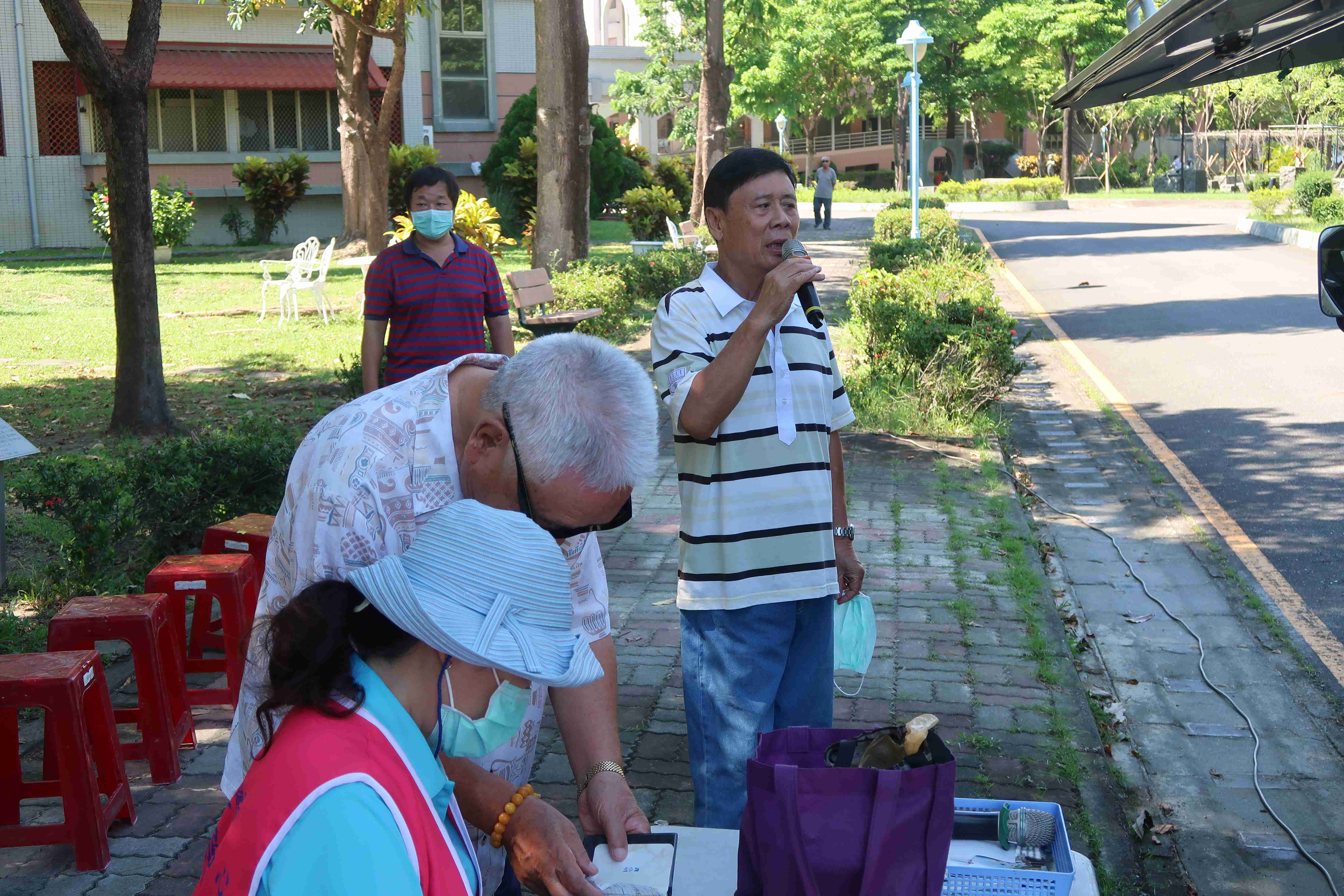 108年6月21日社會局長青中心文康休閒車戶外卡拉OK歡唱活動