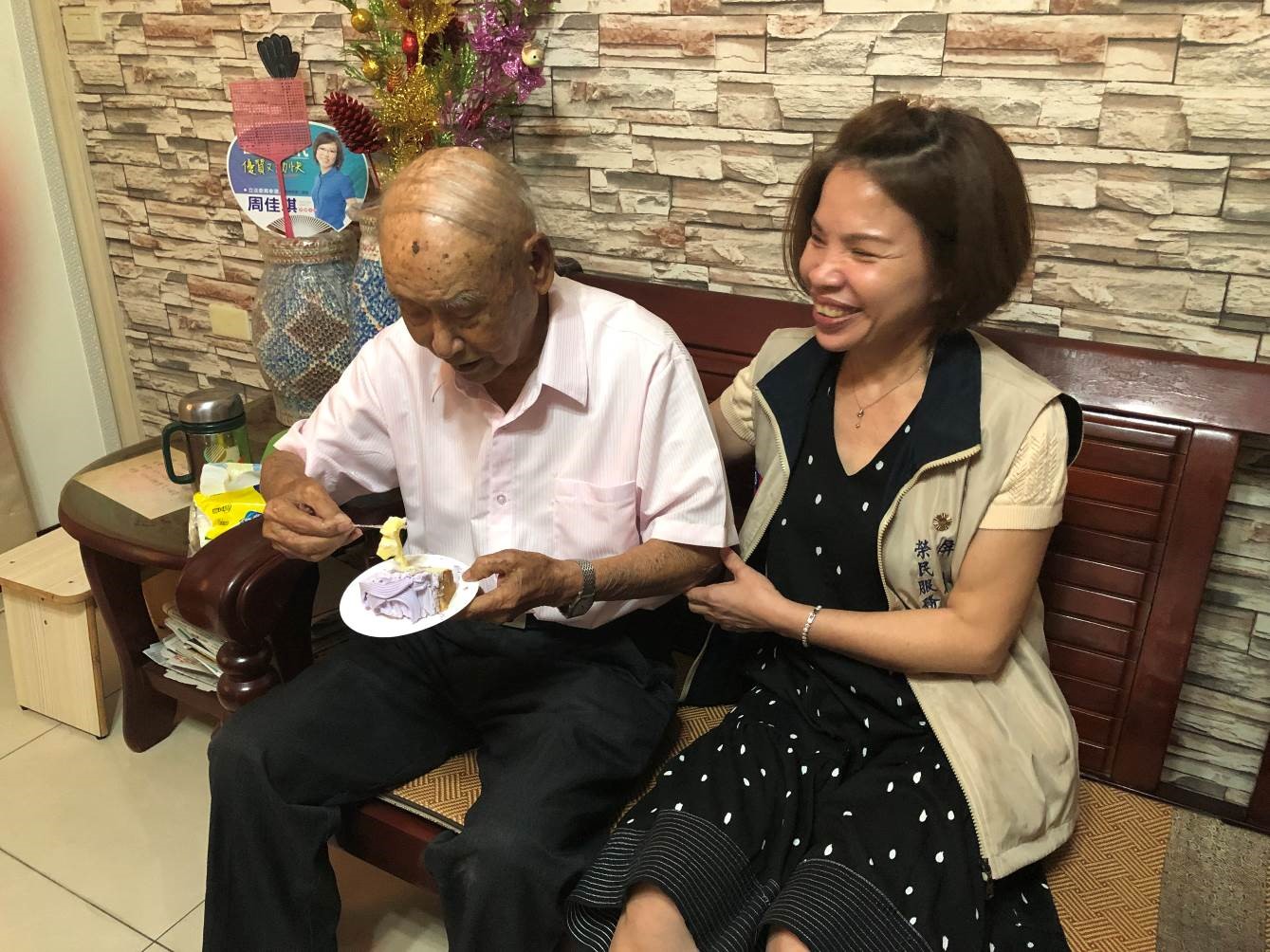 人瑞陳傑三百歲華誕  榮服處團隊與家屬同賀慶祝