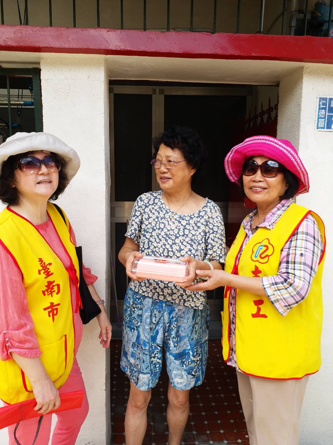 臺南市榮民服務處-10805榮欣志工訪視仁德區榮民眷並獻上端節慰問與祝福