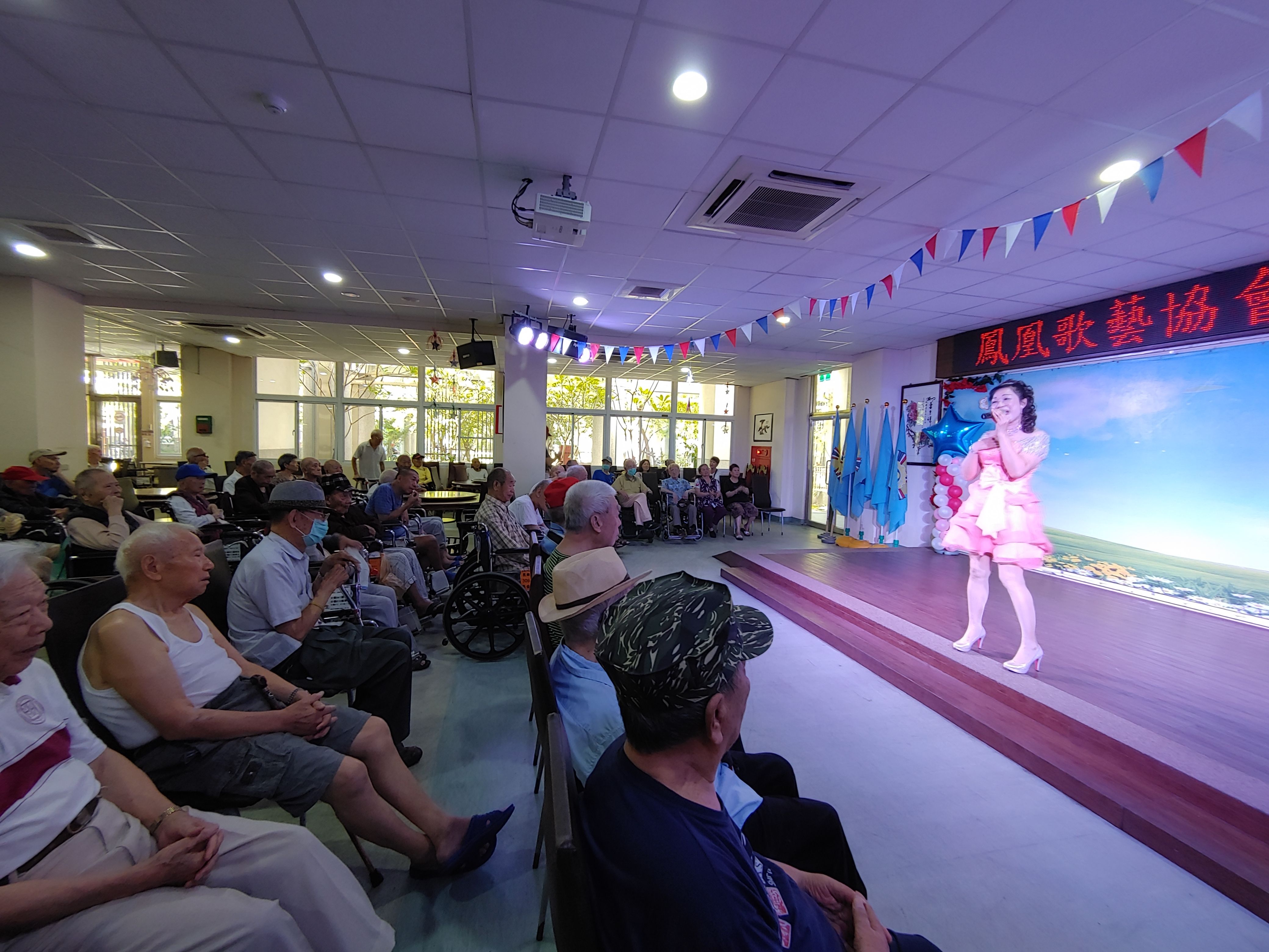 鳳凰歌藝協會軍人節關懷表演