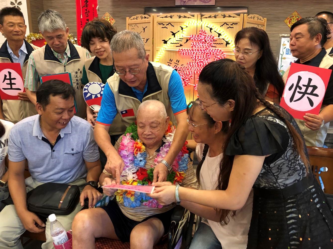 103歲人瑞張財義華誕  榮服處與家人齊賀祝壽