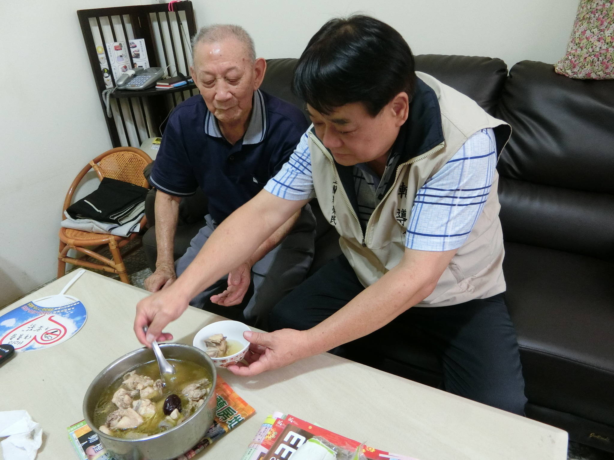 愛心雞湯溫馨獨老心-榮服處與榮欣志工訪慰服務