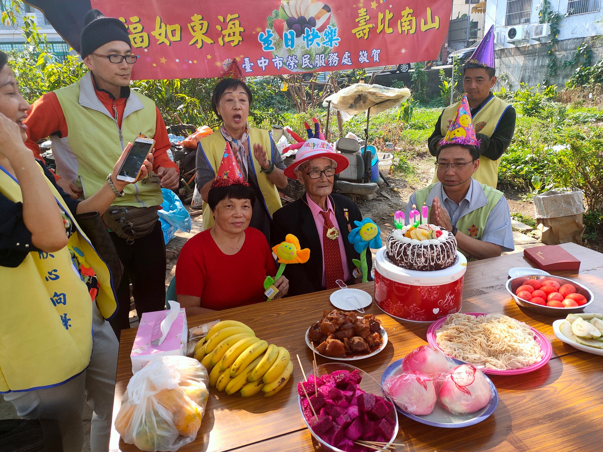 百歲人瑞鄧冬生伯伯慶生，臺中榮服處溫馨祝壽