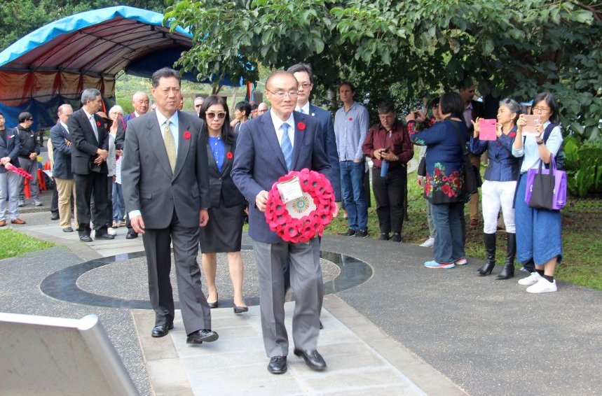 Minister laid the wreaths