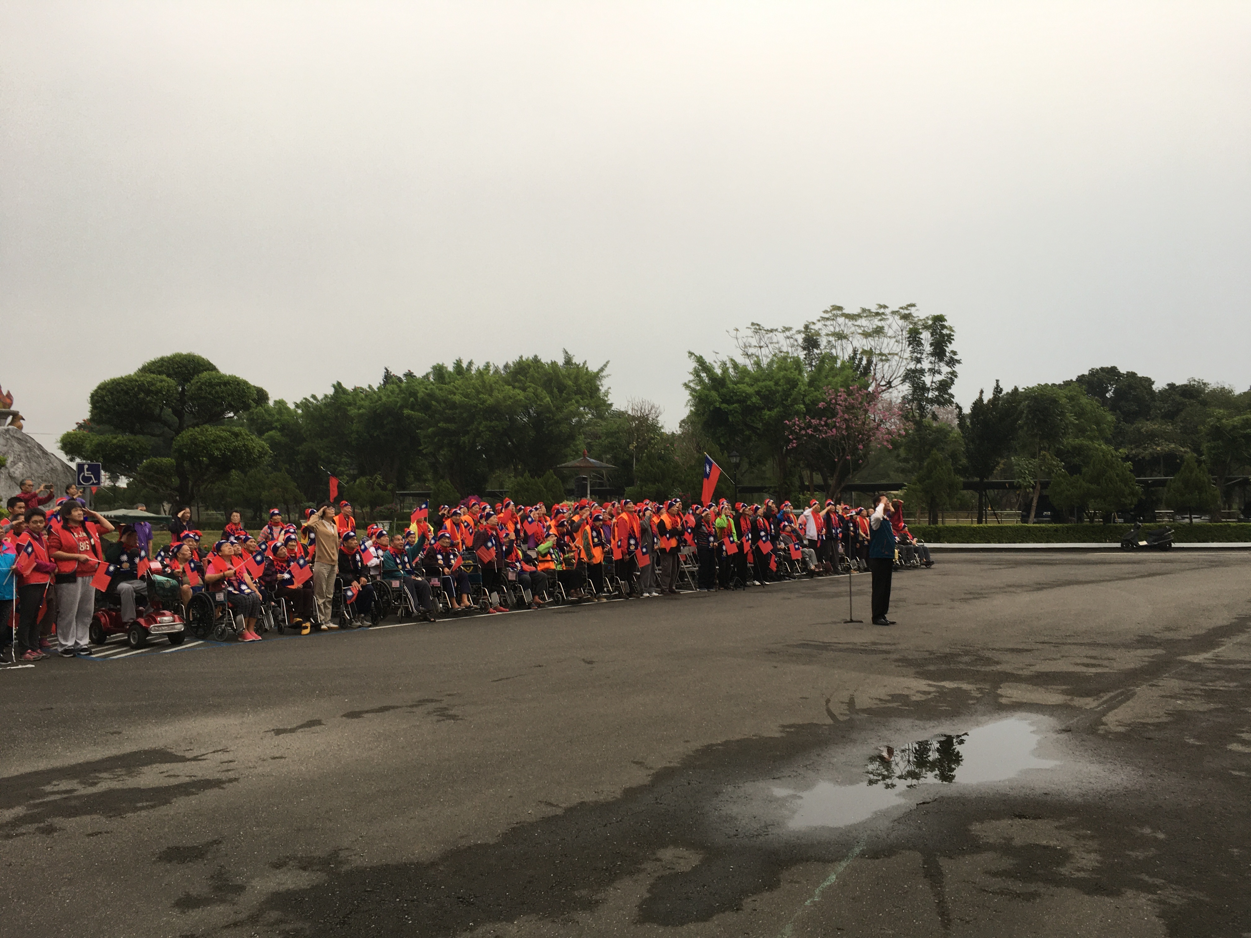 109年1月1日榮伯參加屏東榮家及彰化農場高雄園區升旗典禮