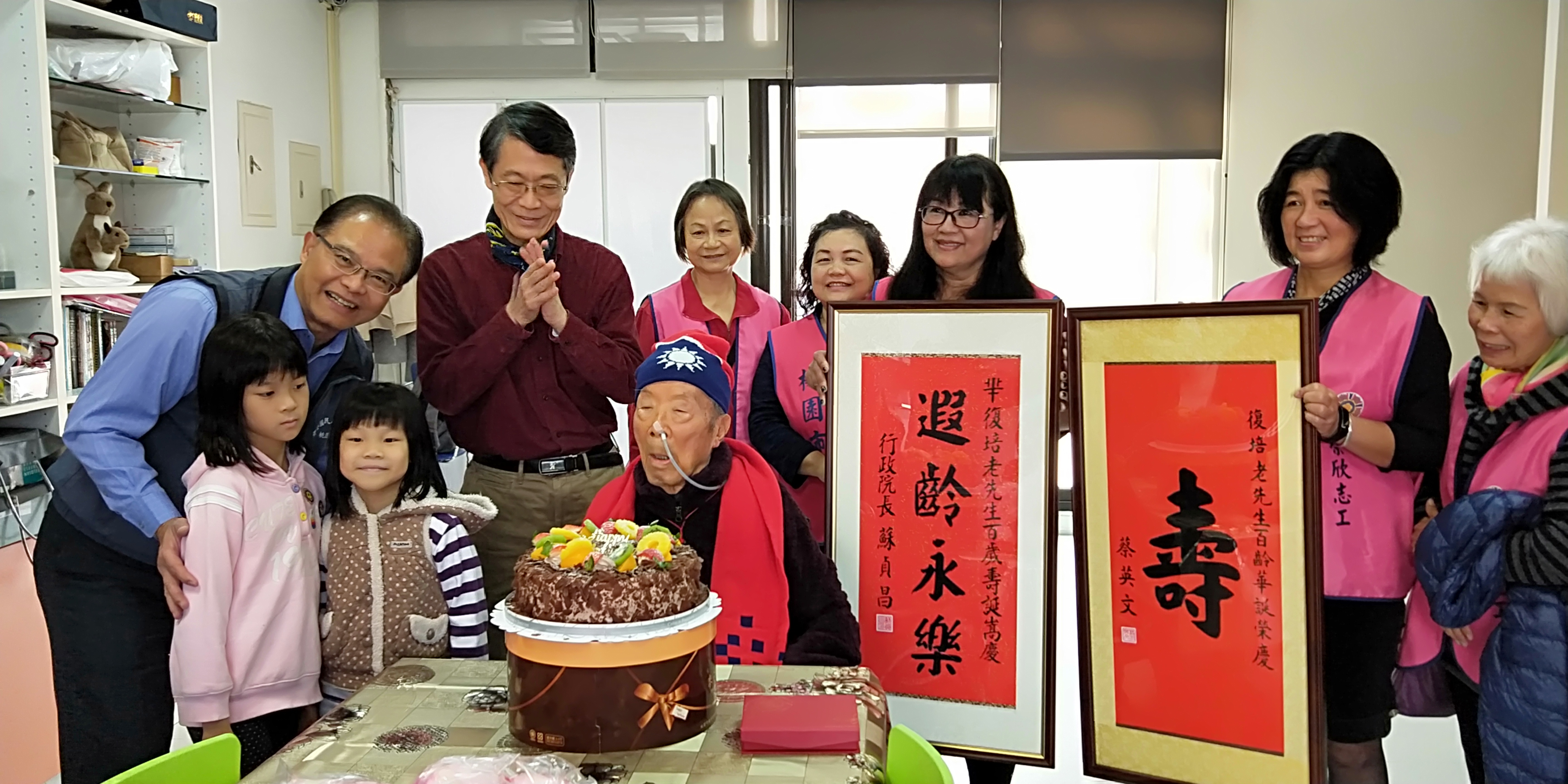 羋老先生的小女兒羋女士認養本處8名遺孤孩童
