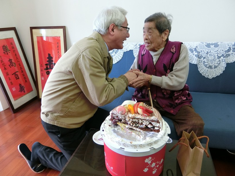 宜蘭縣榮民服務處為百歲榮民人瑞周採珍嵩慶百齡祝壽活動
