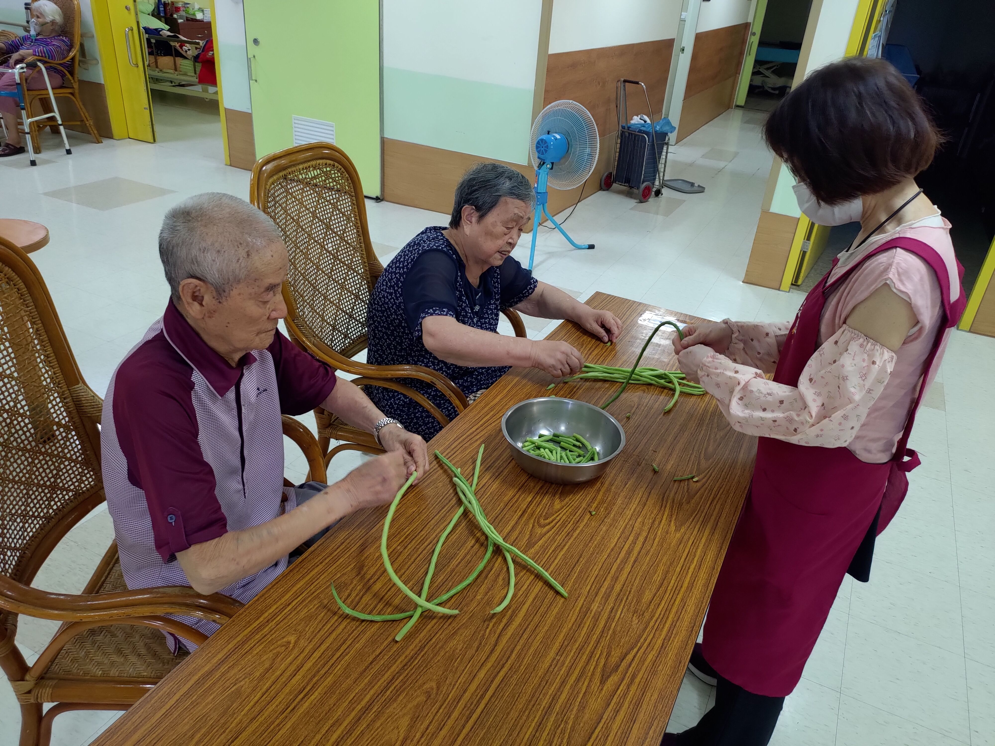 109年5月14日仁愛堂住民榮家小菜圃採收加菜活動