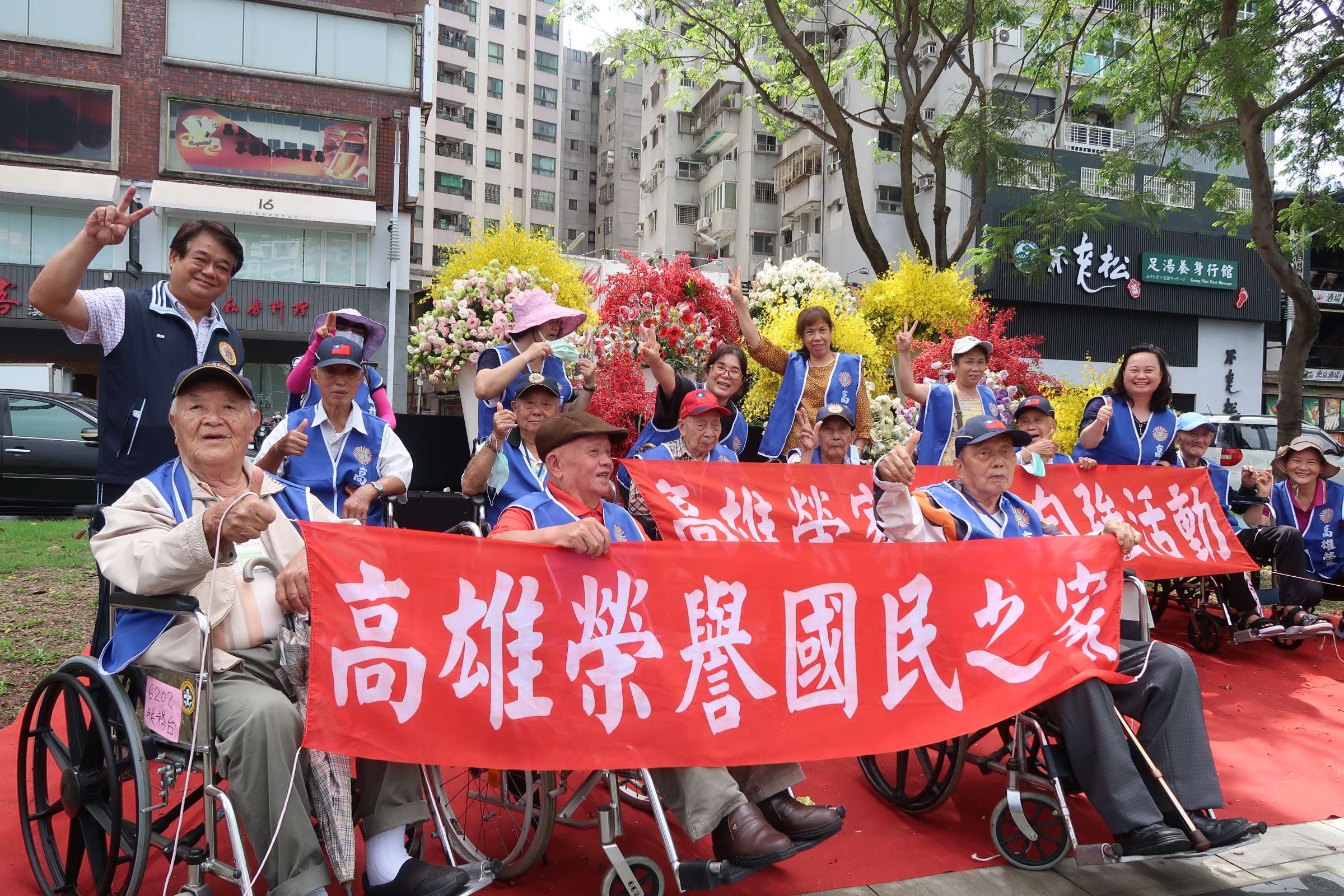 花現幸福!長輩暢遊愛河畔　駁二藝術特區打卡當網美