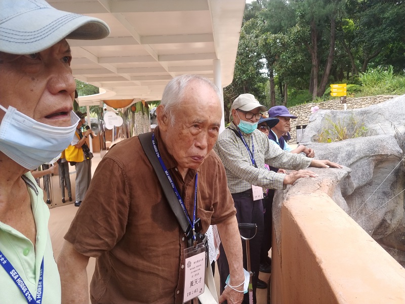 新竹榮家歡慶109年祖父母節，榮民伯伯懷童心樂遊動物園