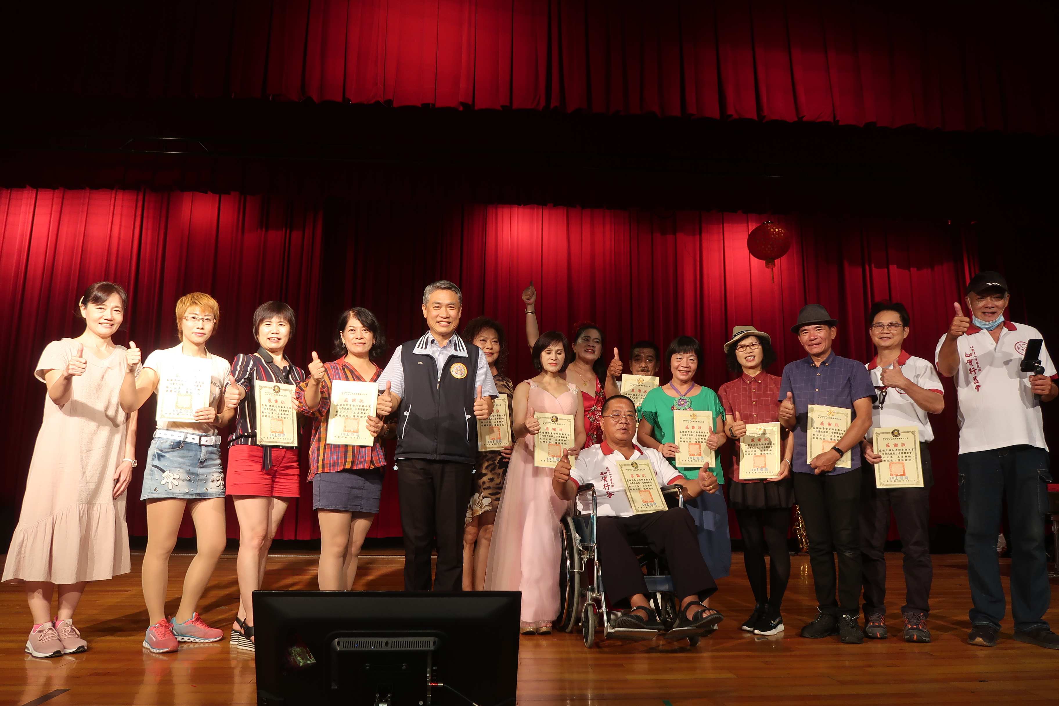 「中華民國如實行益會」歡唱列車　前進高雄榮家公益表演