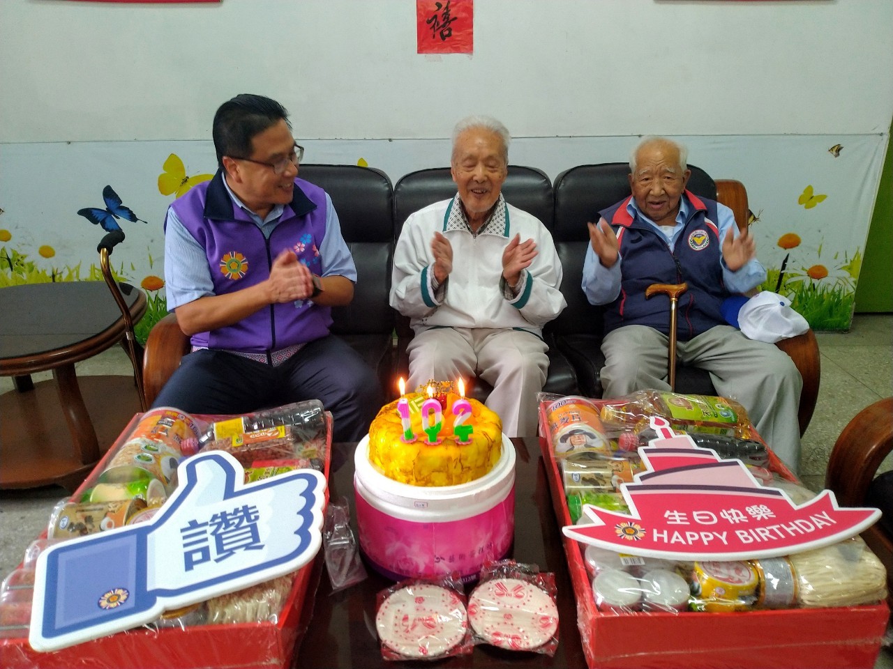 歡慶榮民徐伯伯102歲生日及中秋節快樂!!