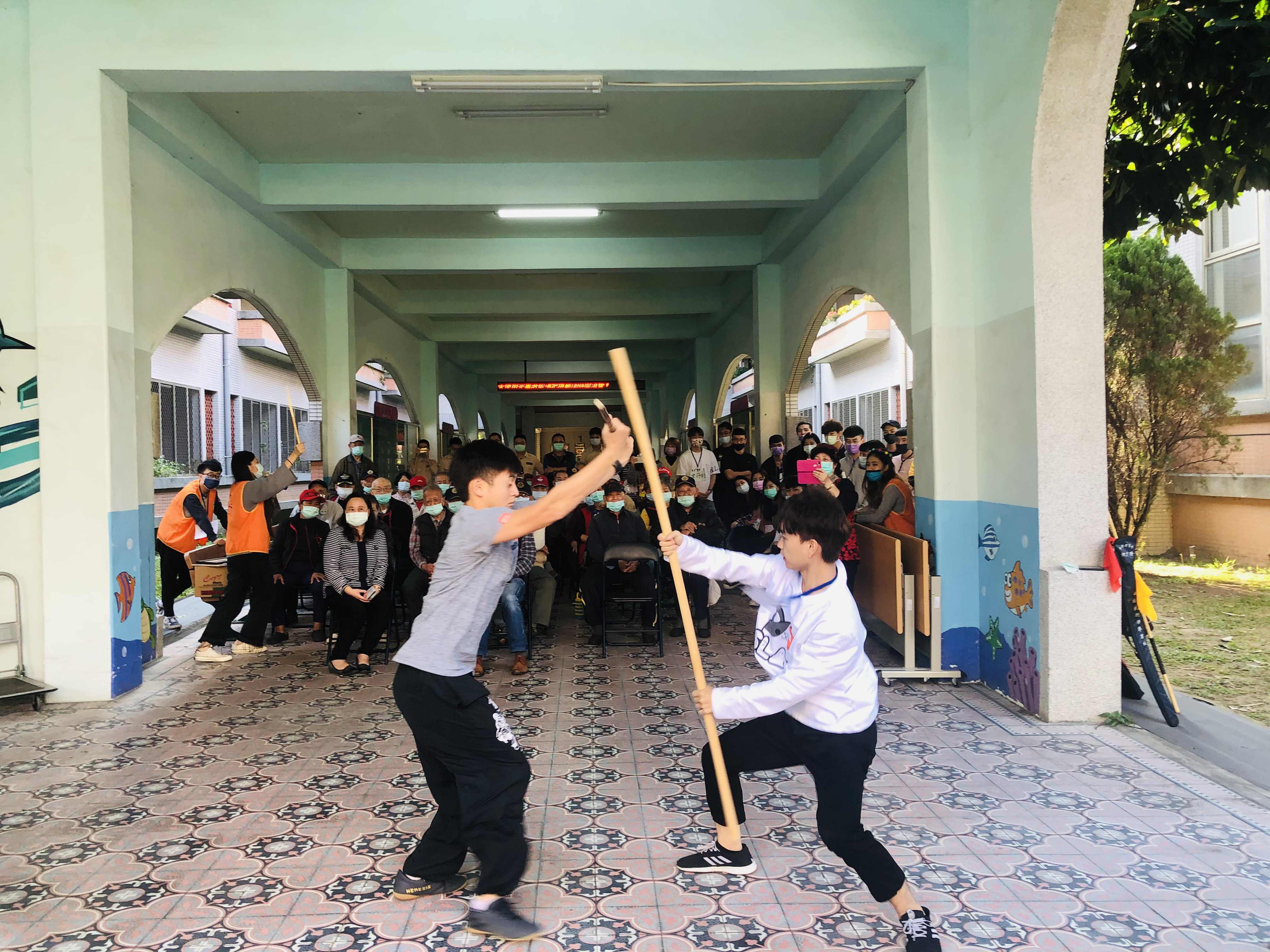 高雄榮家長輩樂玩桌遊  健腦樂活嗨翻天