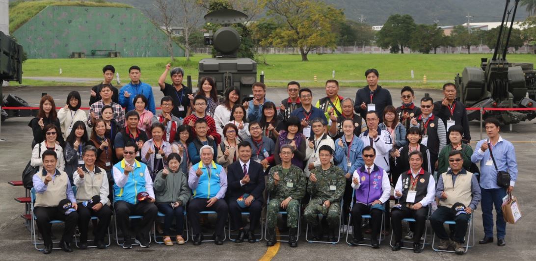 國軍退除役官兵輔導委員會頒贈大學以上榮民子女獎助學金