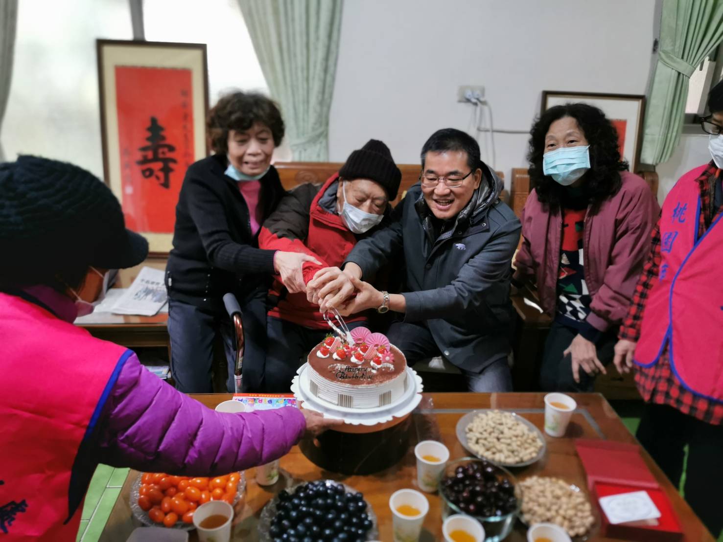 榮民張伯伯百歲慶生  桃榮服處溫馨祝壽