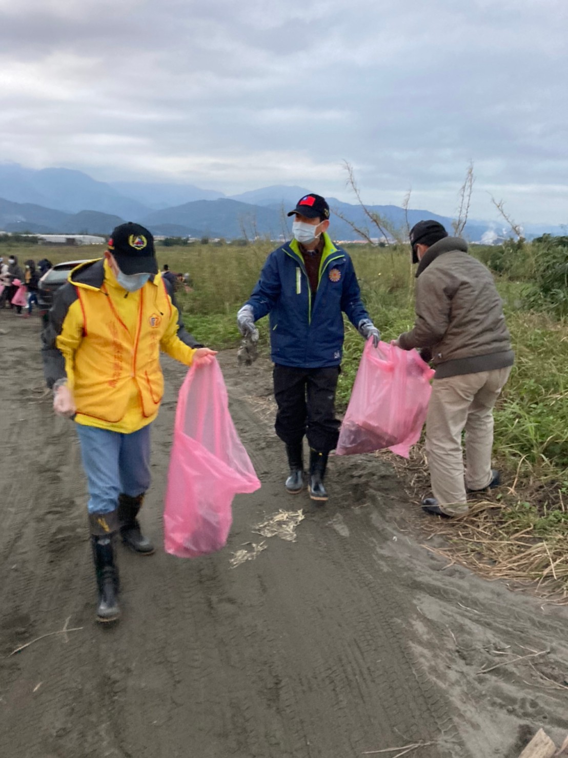 宜蘭縣榮民服務處響應淨灘及元旦升旗迎曙光