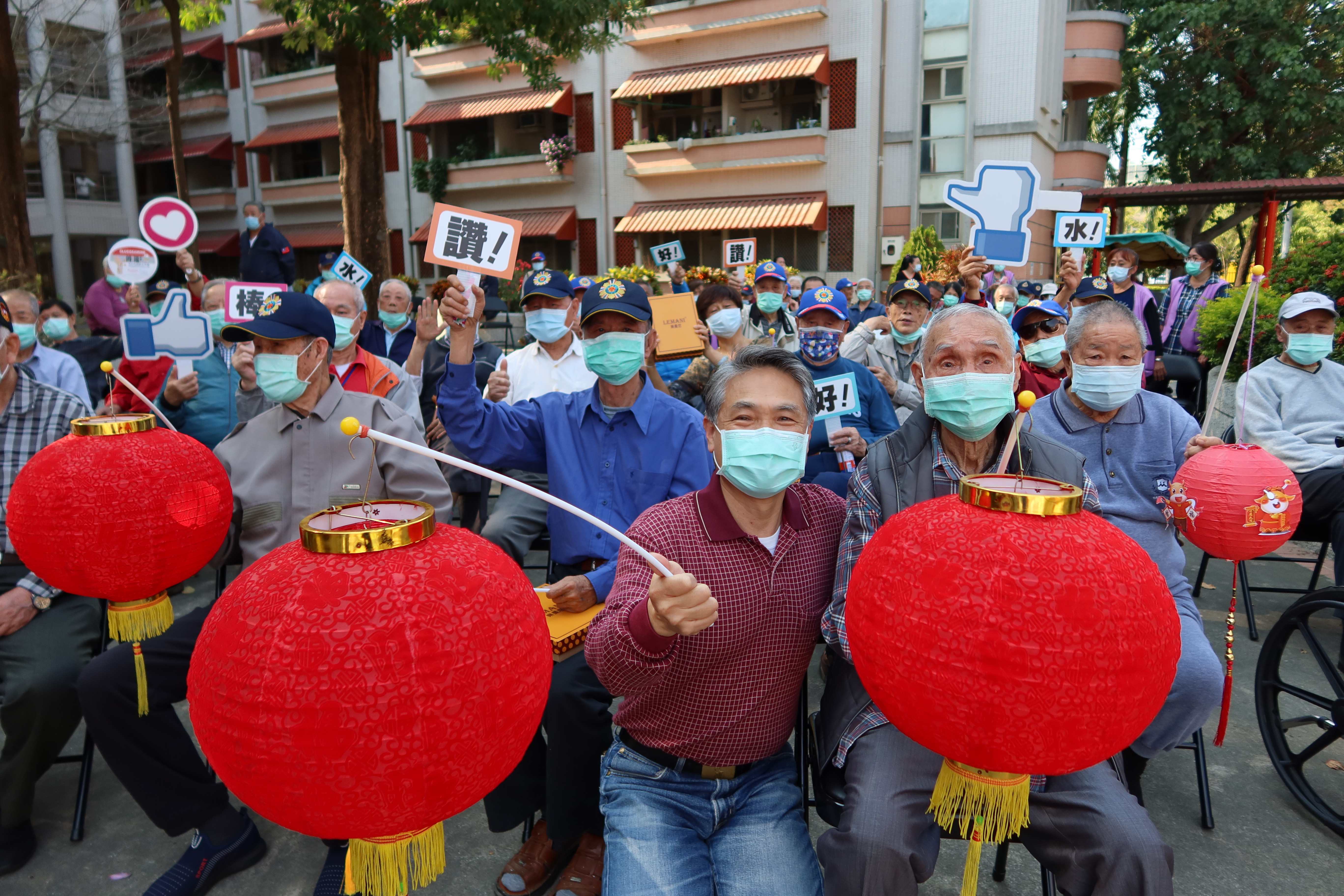 高雄榮家歡慶元宵節　榮家長輩射燈謎趣味搶答