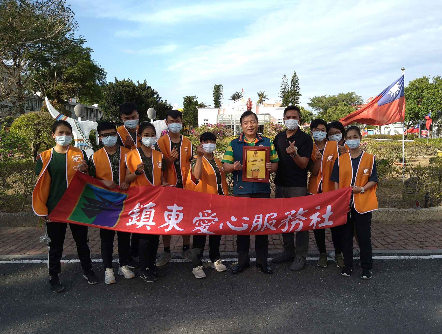 110.04.21 軍人戰備訓練之餘獻愛心～陸軍臺東地區指揮部機械化步兵第一營營部連至馬蘭榮家愛民打掃