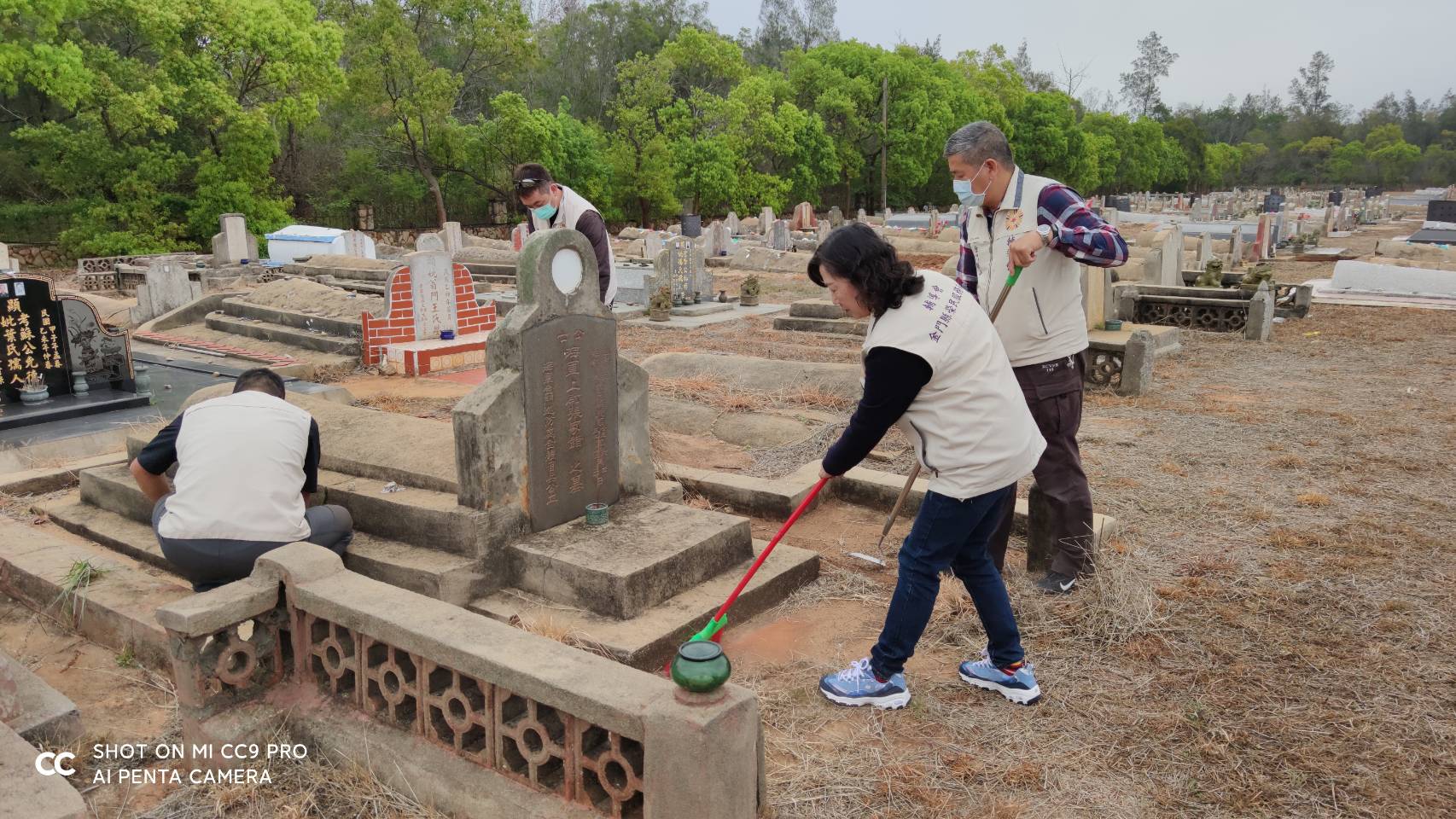 呂媽定處長率同仁祭祀歷年在金亡故榮民