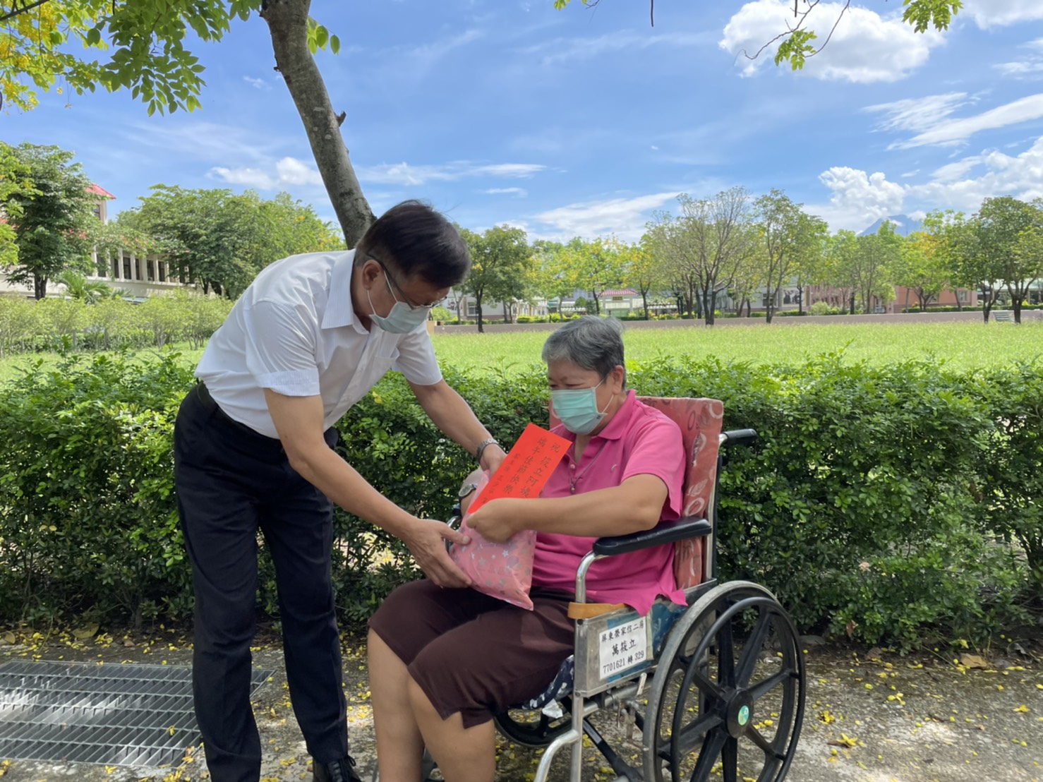 110年6月9日屏東榮家110年房戶長端午節慰問