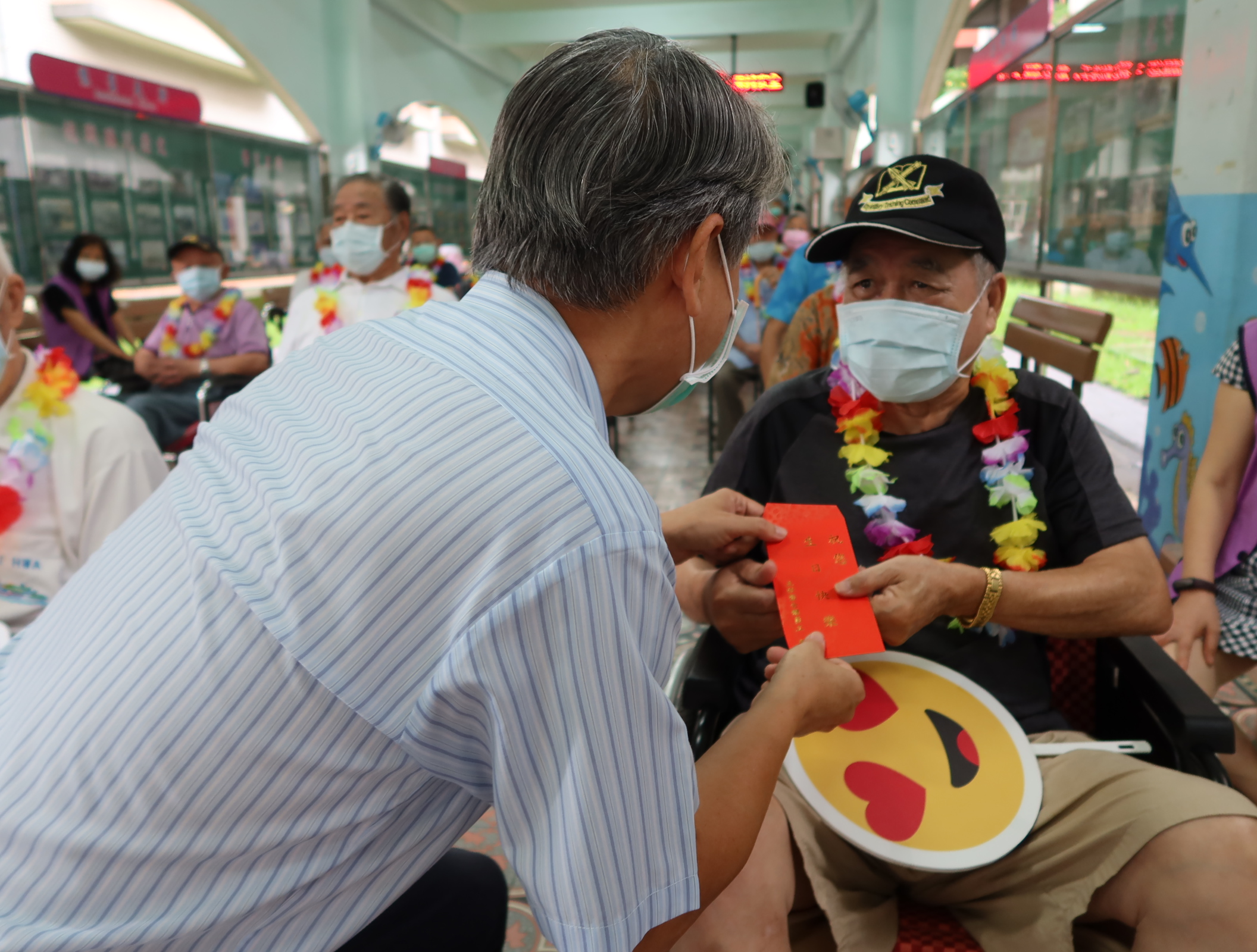 榮家防疫降級不鬆懈  百歲人瑞歡喜慶嵩壽