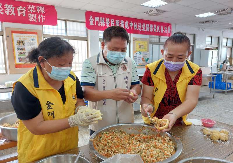 中秋送愛慶團圓 金門榮服處關懷地區榮民眷